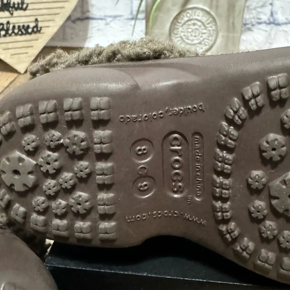 Crocs Nadia Kids Boot Size 8/9 Brown Sherpa Faux Fur Lined Pull On Winter